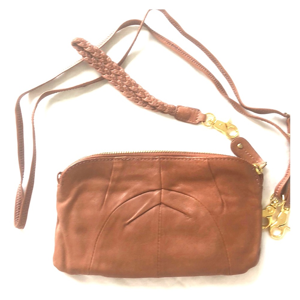 Monserat De Lucca clutch